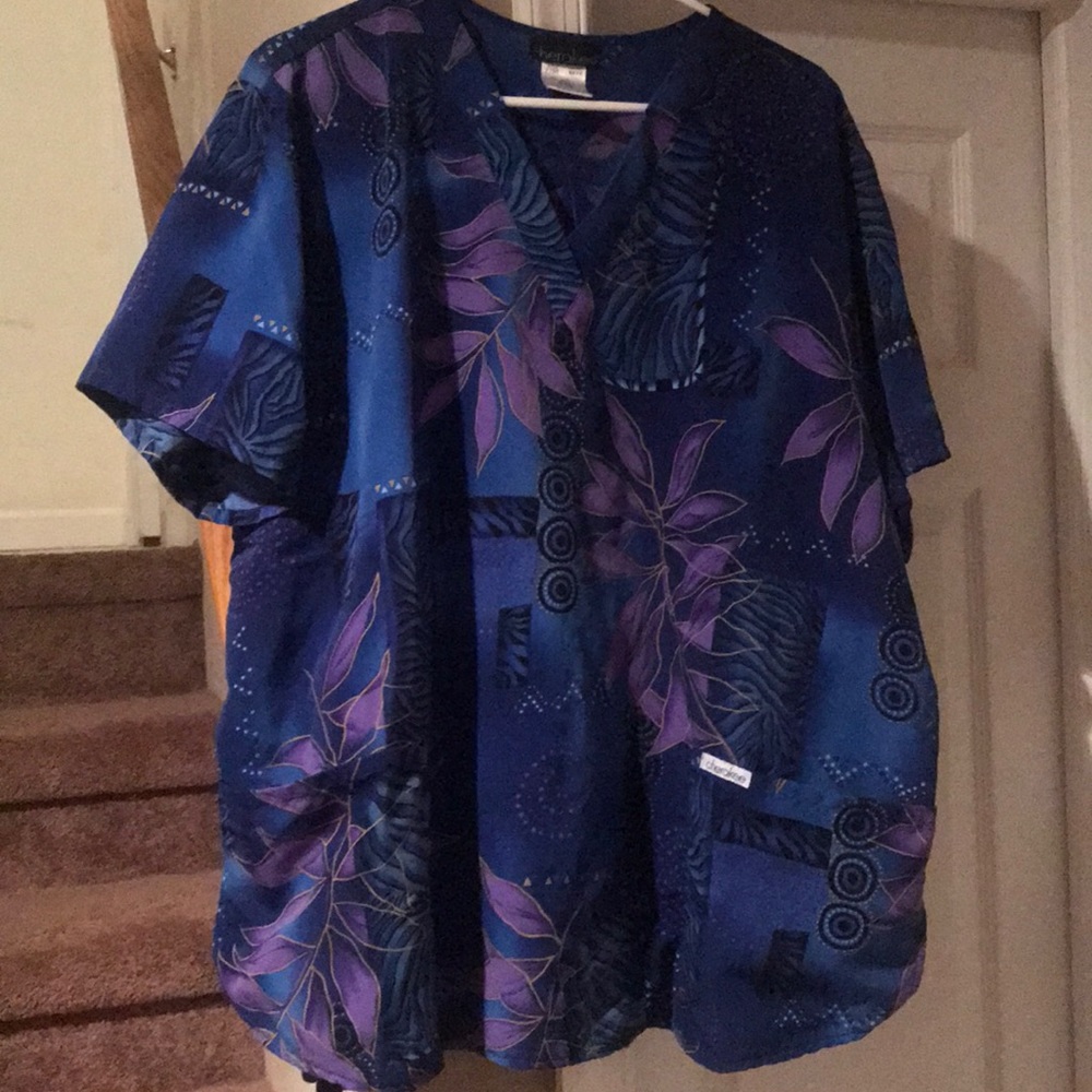 Cherokee scrub top